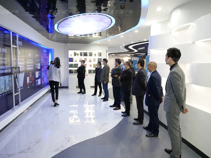 成都天府新區(qū)新能源新材料產(chǎn)業(yè)功能區(qū)管委會及浩旺集團領(lǐng)導(dǎo)到訪臣通 成都天府新區(qū)新能源新材料產(chǎn)業(yè)功能區(qū)管委會及浩旺集團領(lǐng)導(dǎo)到訪臣通